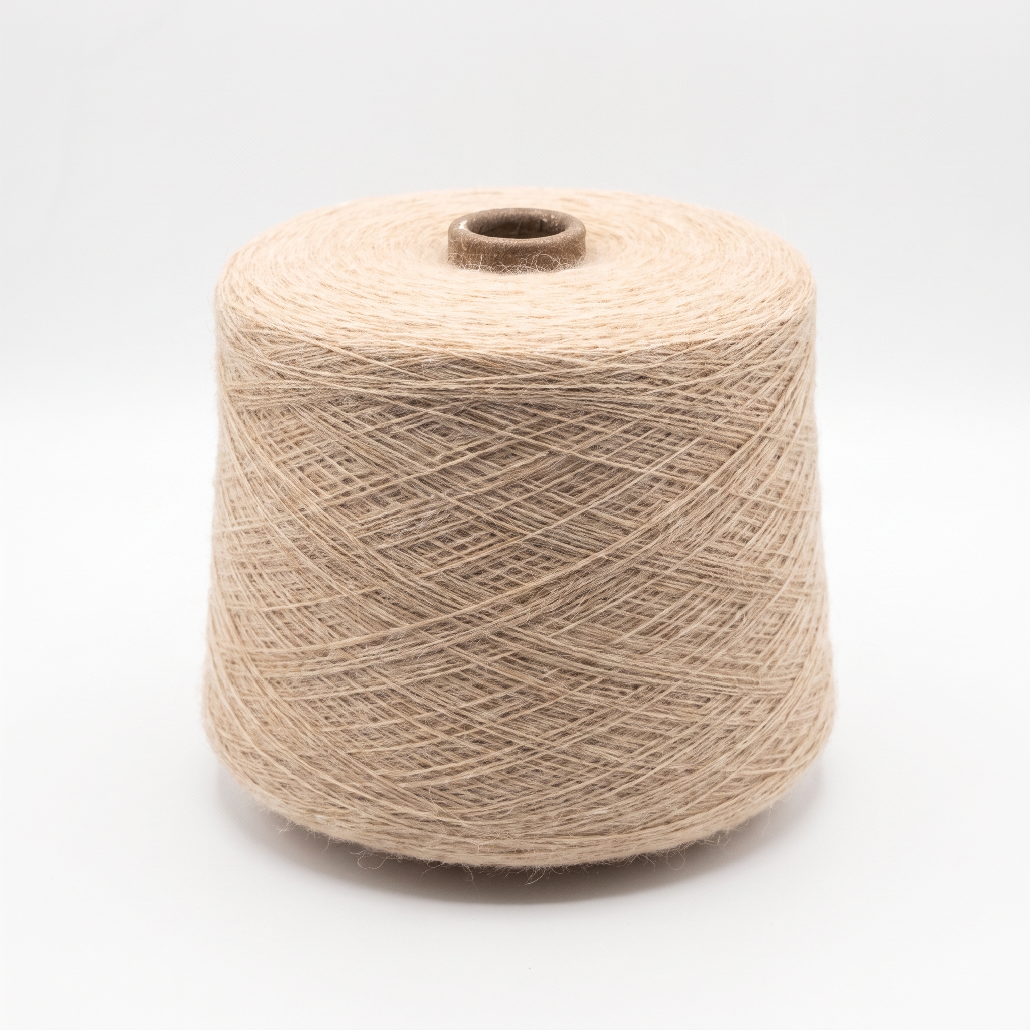 En spole med beige garn.