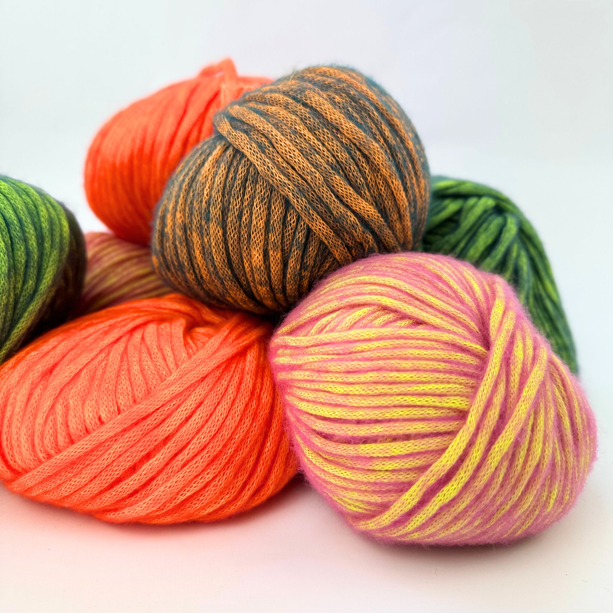 Blowgarn i nøster (50 g) Blowgarn i nøster (50 g)