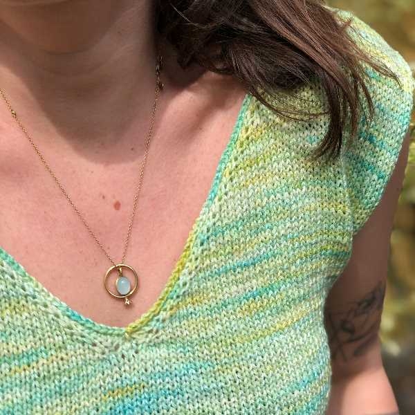 Basic Sommer Tee (V-hals) - Strikkeopskrift Basic Sommer Tee (V-hals) - Strikkeopskrift