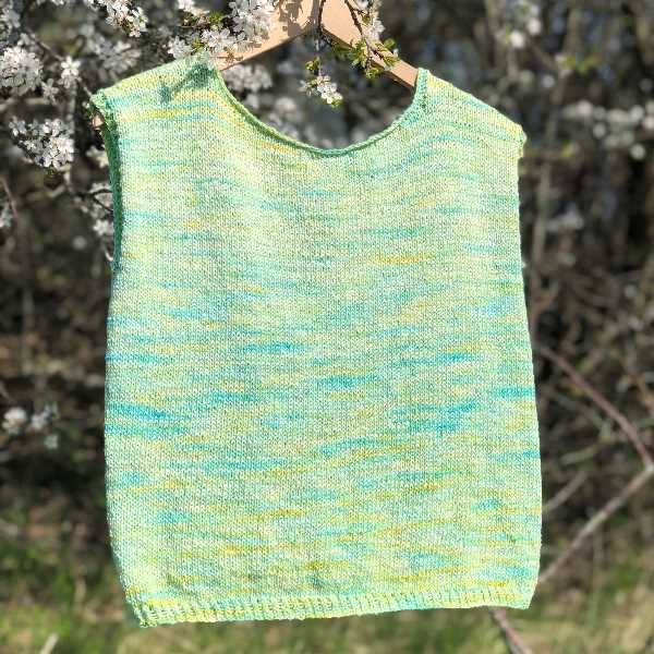 Basic Sommer Tee (V-hals) - Strikkeopskrift