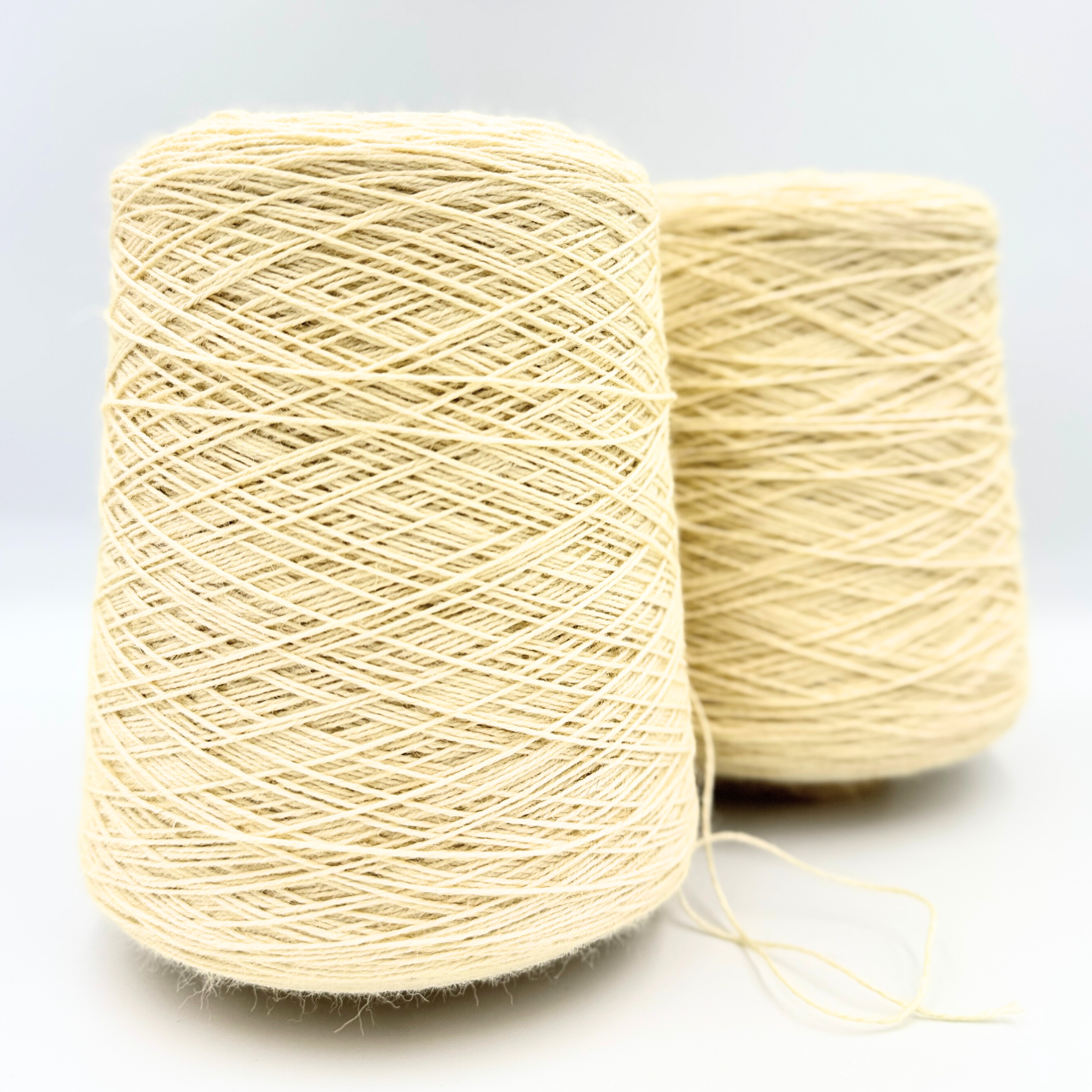 Fedra 9/2 Ullgarn (650 g) - Råhvit