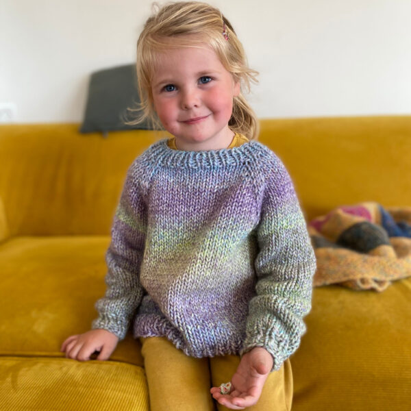 strikk regnbue sweater fra cewec i billig garn