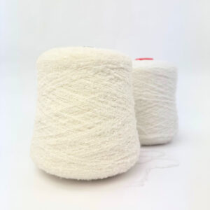 Karoline Bouclégarn (450 g) - Hvit