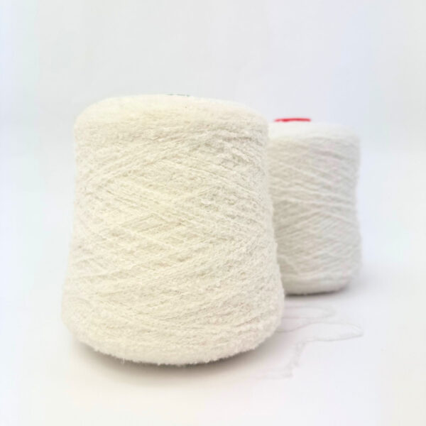 Karoline Bouclégarn (450 g) - Hvit